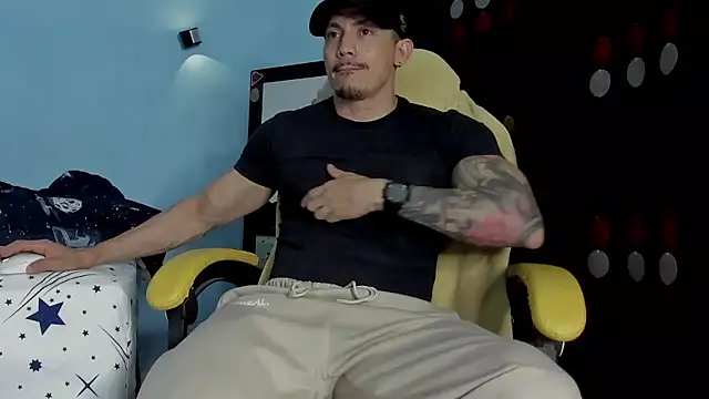 Snapshot of Alex_motta chatting on January 17, 2026, 4:17 am Alex motta online show from January 17, 2026, 4:17 am