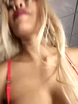 Snapshot of lianisrose chatting on March 7, 2026, 11:35 pm lianisrose online show from March 7, 2026, 11:35 pm