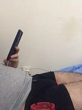 Snapshot of cshn001 chatting on February 2, 2025, 9:13 pm cshn001 online show from February 2, 2025, 9:13 pm