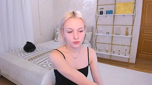 VelvetVixen155 online show from December 8, 2024, 3:10 am