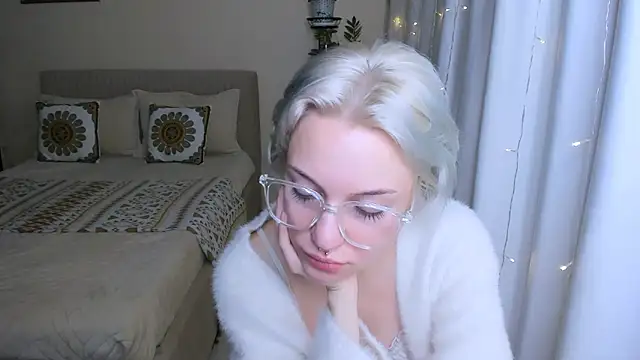 VelvetVixen155 online show from February 9, 2025, 3:32 am