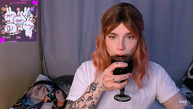 Snapshot of Alice_Hells chatting on January 15, 2025, 5:19 am Alice Hells online show from January 15, 2025, 5:19 am