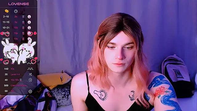 Snapshot of Alice_Hells chatting on October 19, 2025, 5:52 am Alice Hells online show from October 19, 2025, 5:52 am