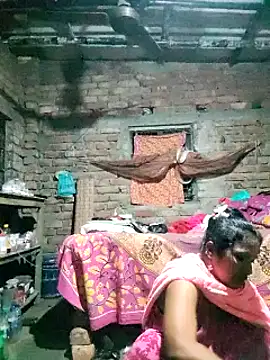 Snapshot of Hotty-dola chatting on December 28, 2024, 5:35 pm Hotty-dola online show from December 28, 2024, 5:35 pm