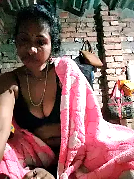 Snapshot of Hotty-dola chatting on January 1, 2025, 2:51 am Hotty-dola online show from January 1, 2025, 2:51 am