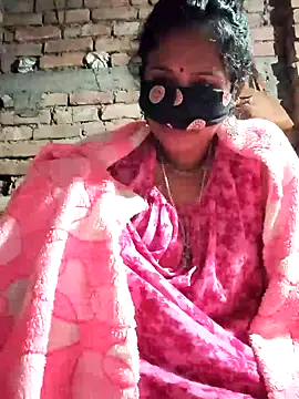 Snapshot of Hotty-dola chatting on January 1, 2025, 6:06 pm Hotty-dola online show from January 1, 2025, 6:06 pm