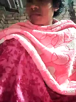 Snapshot of Hotty-dola chatting on January 2, 2025, 4:09 am Hotty-dola online show from January 2, 2025, 4:09 am