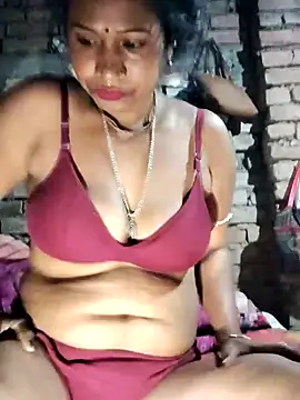 Snapshot of Hotty-dola chatting on January 3, 2025, 4:11 am Hotty-dola online show from January 3, 2025, 4:11 am