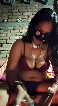 Snapshot of Hotty-dola chatting on January 7, 2025, 11:48 am Hotty-dola online show from January 7, 2025, 11:48 am