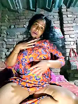 Snapshot of Hotty-dola chatting on February 1, 2025, 5:05 pm Hotty-dola online show from February 1, 2025, 5:05 pm