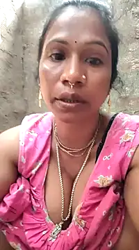 Snapshot of Hotty-dola chatting on February 4, 2025, 5:10 am Hotty-dola online show from February 4, 2025, 5:10 am