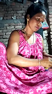 Snapshot of Hotty-dola chatting on February 5, 2025, 3:45 am Hotty-dola online show from February 5, 2025, 3:45 am
