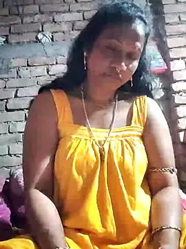 Snapshot of Hotty-dola chatting on February 6, 2025, 4:21 am Hotty-dola online show from February 6, 2025, 4:21 am