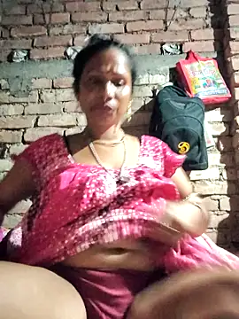 Snapshot of Hotty-dola chatting on February 6, 2025, 4:36 pm Hotty-dola online show from February 6, 2025, 4:36 pm