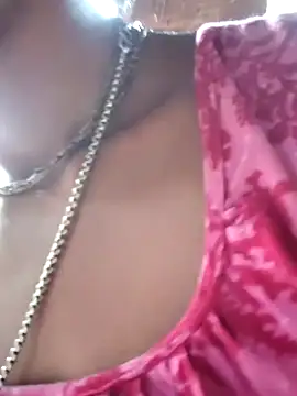 Snapshot of Hotty-dola chatting on February 13, 2025, 5:37 am Hotty-dola online show from February 13, 2025, 5:37 am