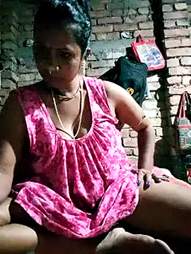Snapshot of Hotty-dola chatting on February 17, 2025, 4:48 pm Hotty-dola online show from February 17, 2025, 4:48 pm