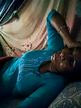 Snapshot of Hotty-dola chatting on March 2, 2025, 9:42 am Hotty-dola online show from March 2, 2025, 9:42 am