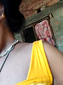 Snapshot of Hotty-dola chatting on March 6, 2025, 7:03 am Hotty-dola online show from March 6, 2025, 7:03 am