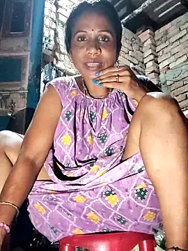 Snapshot of Hotty-dola chatting on September 24, 2025, 5:38 pm Hotty-dola online show from September 24, 2025, 5:38 pm