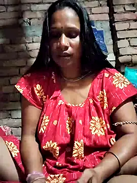 Snapshot of Hotty-dola chatting on October 5, 2025, 7:01 pm Hotty-dola online show from October 5, 2025, 7:01 pm