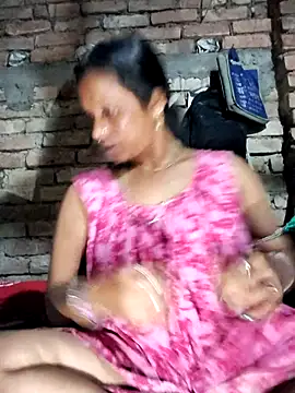 Snapshot of Hotty-dola chatting on October 8, 2025, 7:33 pm Hotty-dola online show from October 8, 2025, 7:33 pm