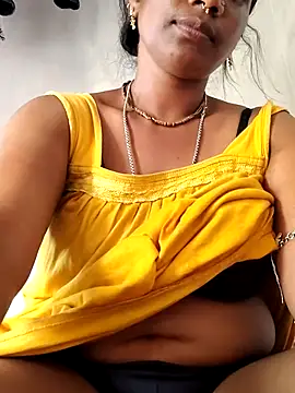 Snapshot of Hotty-dola chatting on October 17, 2025, 7:33 am Hotty-dola online show from October 17, 2025, 7:33 am