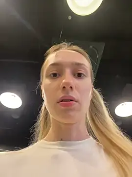 Lia  Love online show from October 15, 2025, 12:16 pm