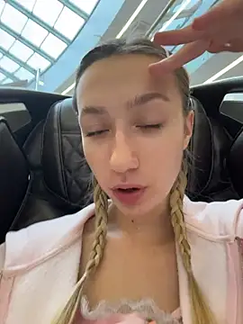 Lia  Love online show from October 23, 2025, 12:15 pm