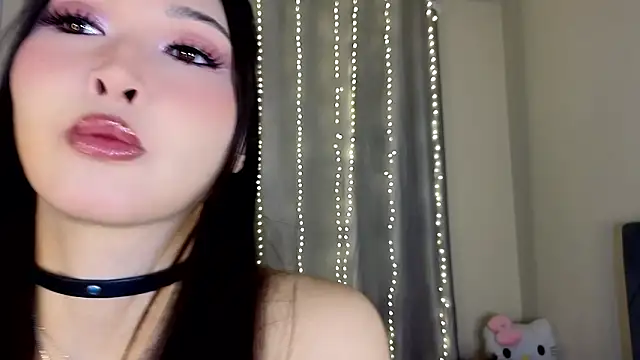 Snapshot of honey_yani chatting on February 14, 2026, 11:56 pm honey yani online show from February 14, 2026, 11:56 pm