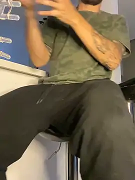 Snapshot of MrSoulMommy chatting on December 8, 2024, 10:25 pm MrSoulMommy online show from December 8, 2024, 10:25 pm