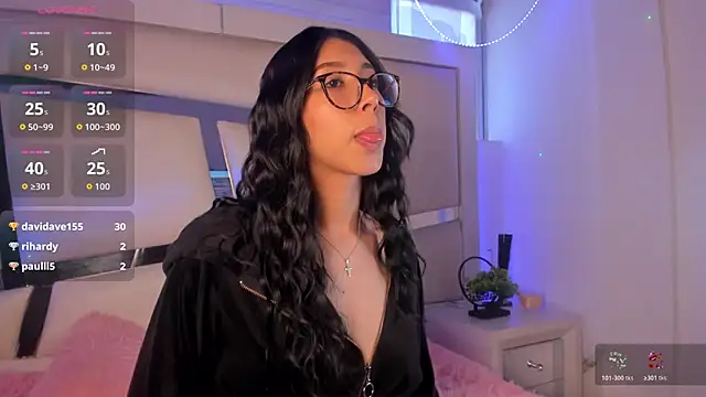 Mis  lola online show from November 25, 2025, 9:04 pm