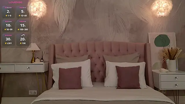 milaleoneli online show from April 12, 2026, 2:44 pm