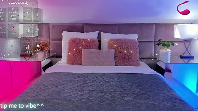 Snapshot of Mayzzie chatting on February 13, 2025, 8:55 pm Mayzzie online show from February 13, 2025, 8:55 pm