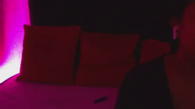 IzzyyBeelmonth online show from December 7, 2024, 10:39 pm