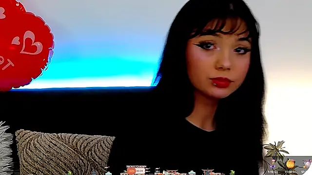 Snapshot of AveryWillow chatting on February 23, 2025, 8:49 am AveryWillow online show from February 23, 2025, 8:49 am