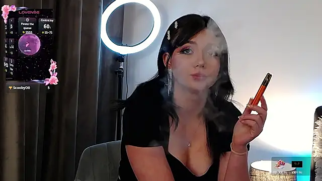 Snapshot of AveryWillow chatting on February 27, 2025, 4:21 pm AveryWillow online show from February 27, 2025, 4:21 pm