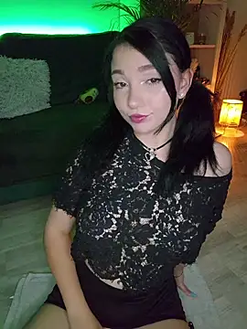 Snapshot of AveryWillow chatting on September 28, 2025, 4:01 pm AveryWillow online show from September 28, 2025, 4:01 pm