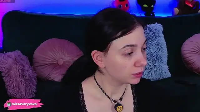 AveryWillow online show from April 5, 2026, 12:30 am