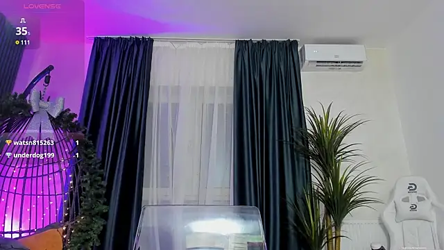 Snapshot of Milla_Heart chatting on January 13, 2025, 3:01 am Milla Heart online show from January 13, 2025, 3:01 am