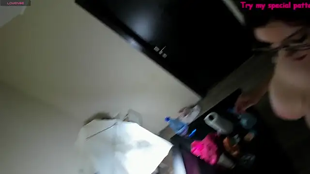 Snapshot of Milla_Heart chatting on February 3, 2025, 8:35 pm Milla Heart online show from February 3, 2025, 8:35 pm