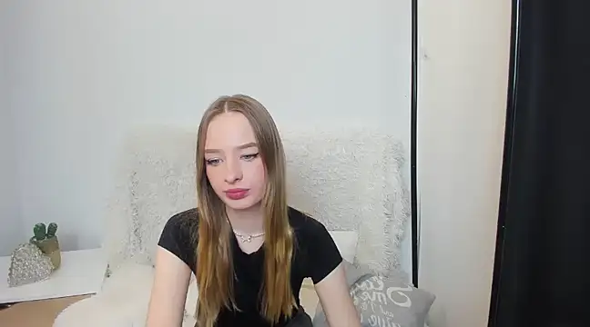 Snapshot of LilaGold chatting on January 6, 2025, 6:52 pm LilaGold online show from January 6, 2025, 6:52 pm