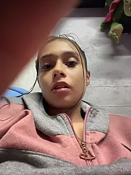 Snapshot of Bonnie_willliams19 chatting on December 14, 2024, 1:39 am Bonnie willliams19 online show from December 14, 2024, 1:39 am