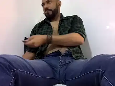 Snapshot of bruce_bigg chatting on February 6, 2025, 10:43 pm bruce bigg online show from February 6, 2025, 10:43 pm