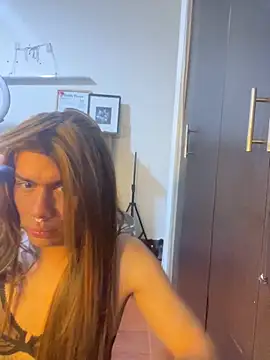 Snapshot of Rouse_Hilton chatting on October 15, 2025, 7:36 pm Rouse Hilton online show from October 15, 2025, 7:36 pm