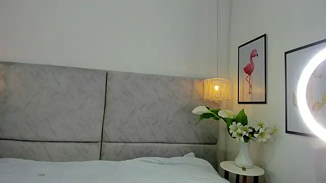 naomiii   online show from December 3, 2025, 11:41 am