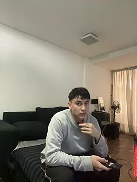 Snapshot of LCarreraa chatting on July 9, 2026, 6:45 pm LCarreraa online show from July 9, 2026, 6:45 pm