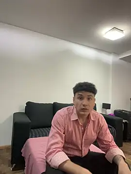 Snapshot of LCarreraa chatting on August 4, 2026, 6:32 pm LCarreraa online show from August 4, 2026, 6:32 pm