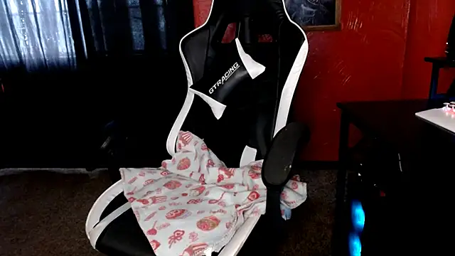 daddy girl88 online show from May 27, 2026, 5:43 pm