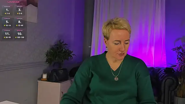 Snapshot of Nika_Smit chatting on October 18, 2025, 5:32 am Nika Smit online show from October 18, 2025, 5:32 am