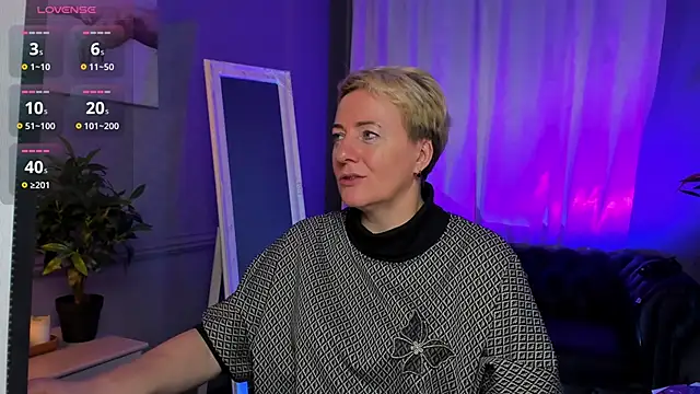 Snapshot of Nika_Smit chatting on November 9, 2025, 5:06 am Nika Smit online show from November 9, 2025, 5:06 am